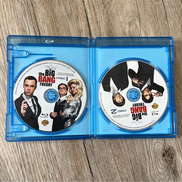 The Big Bang Theory Complete 4th Season BluRay Disc Set - Picture 3 of 3